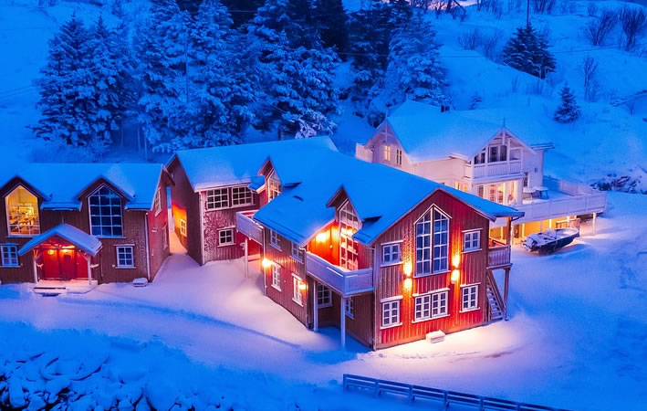 Bergen bei Nacht