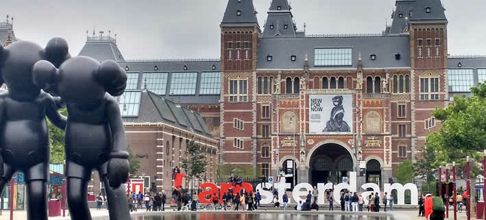 Amsterdam: Eine Stadt der Vielfalt und Moderne Amsterdam: Eine Stadt der Vielfalt und Moderne